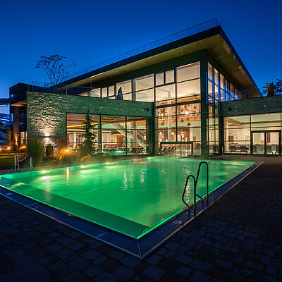 Woferlgut Pool bei Nacht