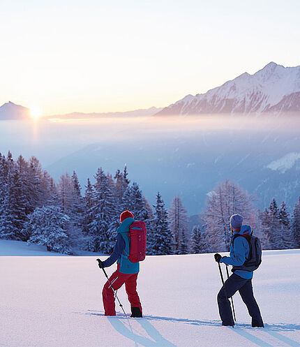 couple snowshoeing on the Mieminger Plateau, © Innsbruck Tourismus / Christian Vorhofer