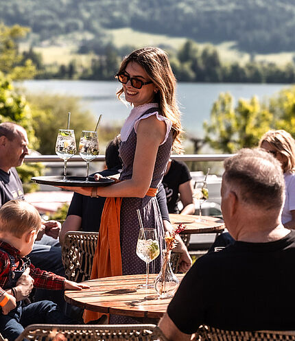 Service auf der Seeterrasse