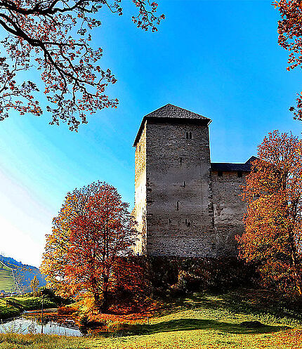 Kaprun Castle in autumn © Roland Hölzl - rolandhoelzlfotografie.com